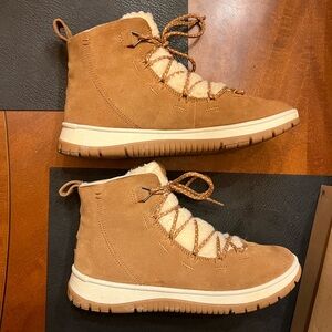 Ugg Women’s Size 11 Suede Shearling Lace-Up Boots - Tan